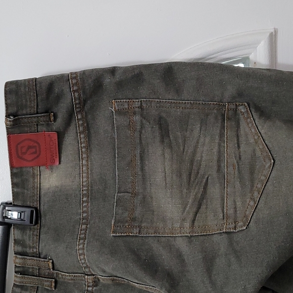 Hunter Green shorts - Picture 3 of 4